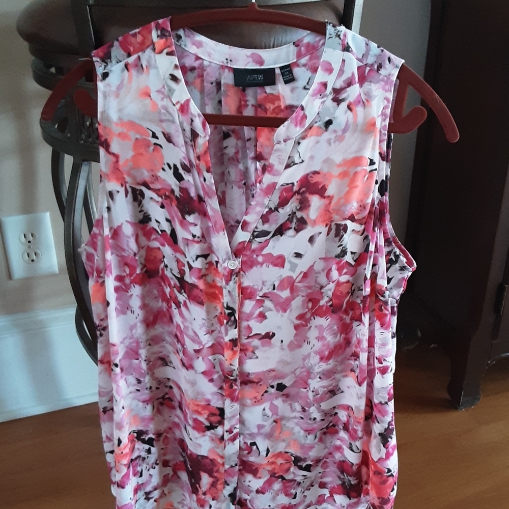 Sleeveless, button front V Apt 9 top